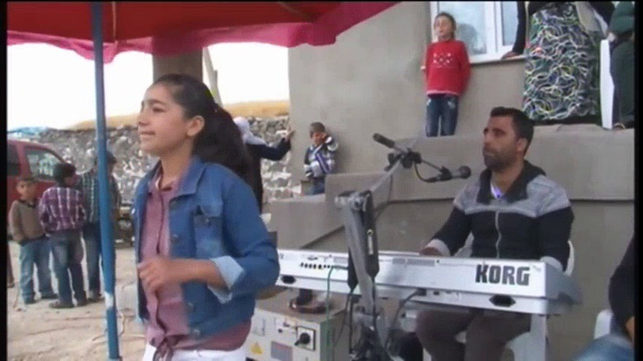 Vanlı Mukaddes 2017 Potpori Kürtçe Halay