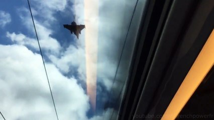 Un TGV escorté par un Rafale et un AlphaJet