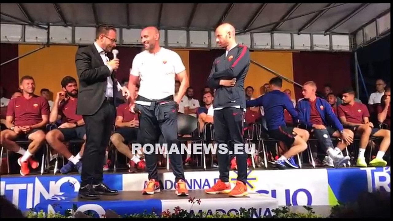 Monchi durante la presentazione della Roma a Pi...