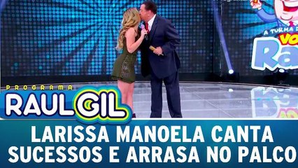 Larissa Manoela canta sucessos e arrasa no palco