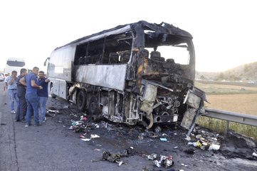 Afyonkarahisar'da Faciadan Dönüldü! Seyir Halindeki Tur Otobüsü Yandı