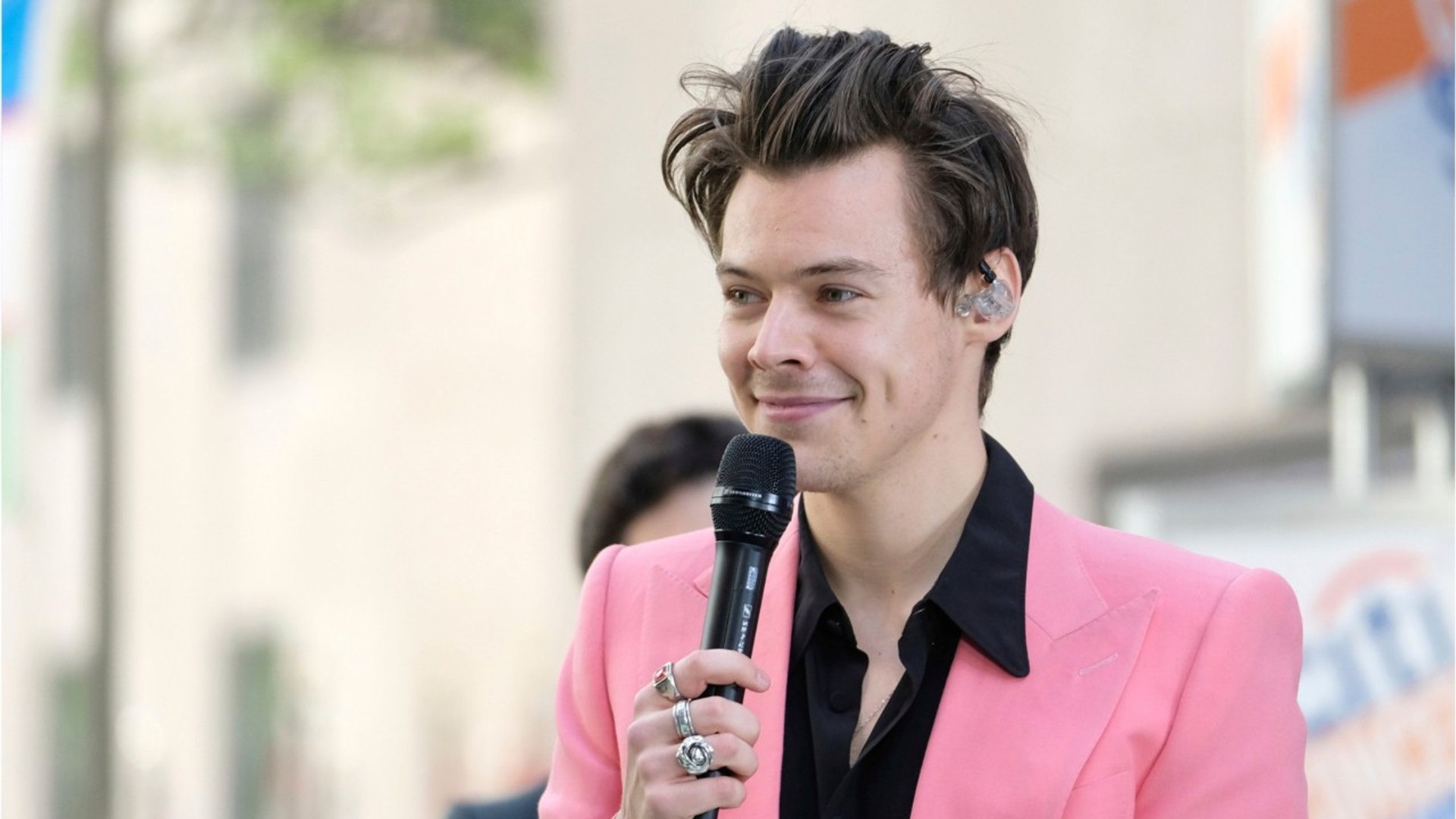 ⁣Who Knew? Harry Styles Is Famous!