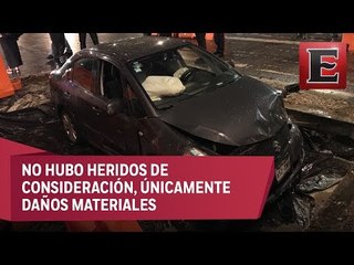 Vehículo cae en zanja en Reforma tras protagonizar accidente vial