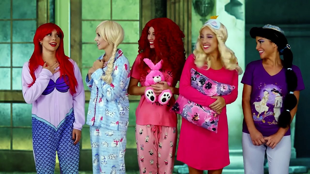 Disney Princess Slumber Party with Elsa, Ariel, Jasmine, Aurora and Merida. DisneyToysFan , animated cartoons  2017 & 2018