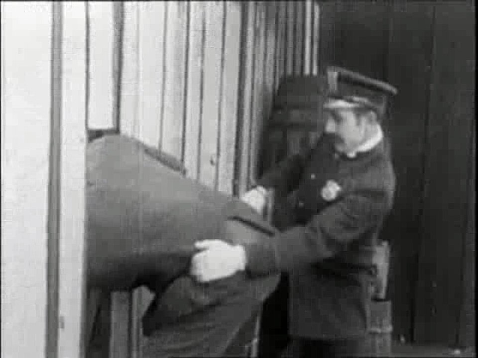 Charlie Chaplin - 1914-10-29 - Нахальный джентльмен (Gentlemen of Nerve)