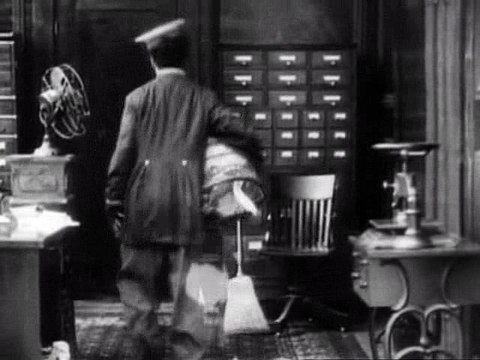 Charlie Chaplin - 1915-08-09 - Банк (The Bank)
