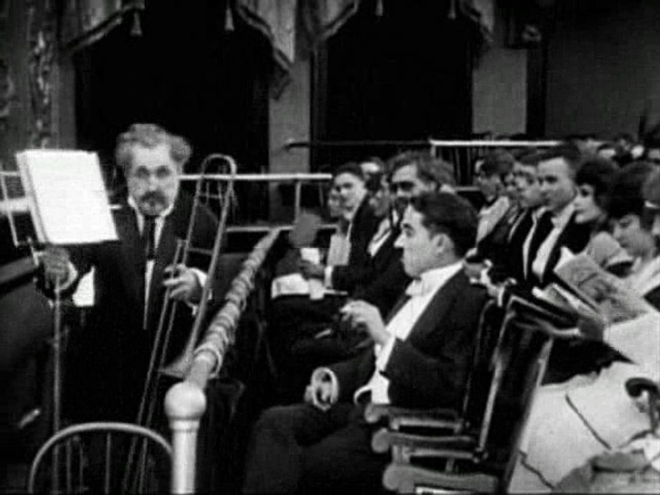Charlie Chaplin - 1915-11-20 - Вечер в мюзик-холле (A Night in the Show)