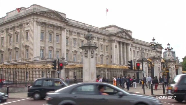 Kate Middleton Rocks Same-style Sneakers As Princess Diana