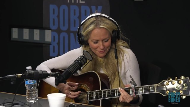 Deana Carter Performs Strawberry Wine In Studio
