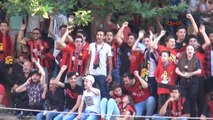 Eskişehirspor Taraftarlarından Meşaleli Kuruluş Yıldönümü Kutlaması