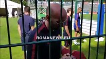 Monchi firma autografi con i tifosi e dribbla il mercato