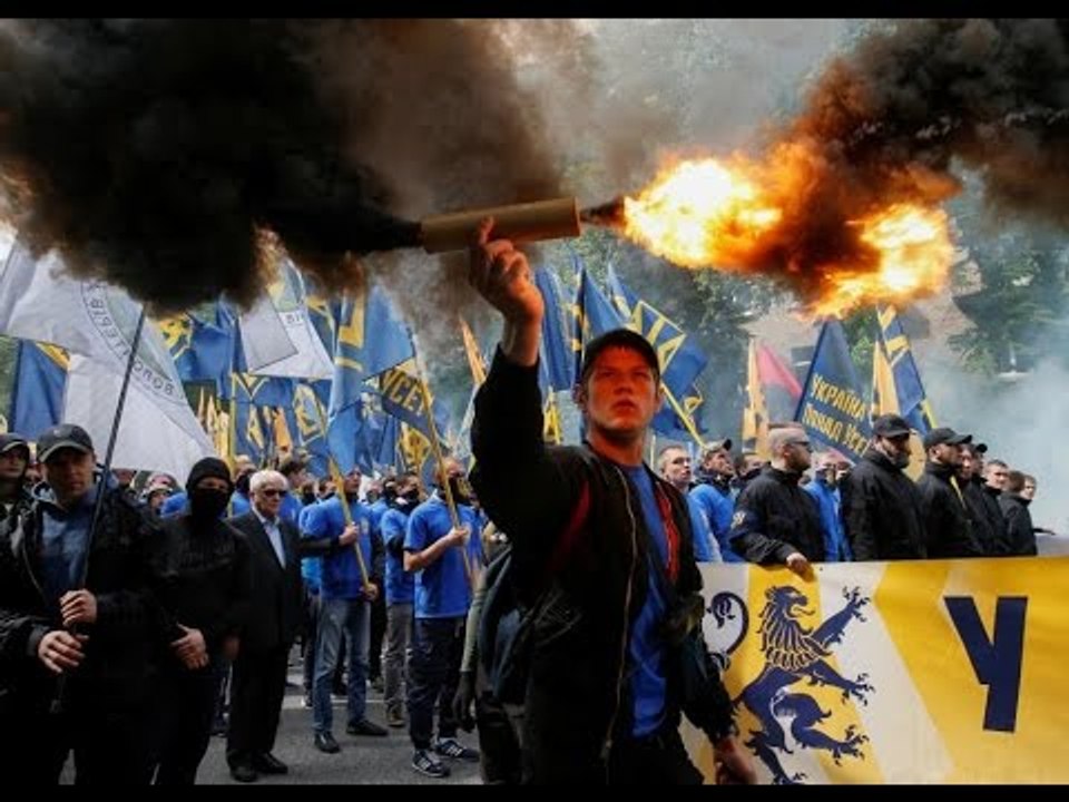 Smoke bombs & Firecrackers: Ukrainian nationalists protest Donbass elections