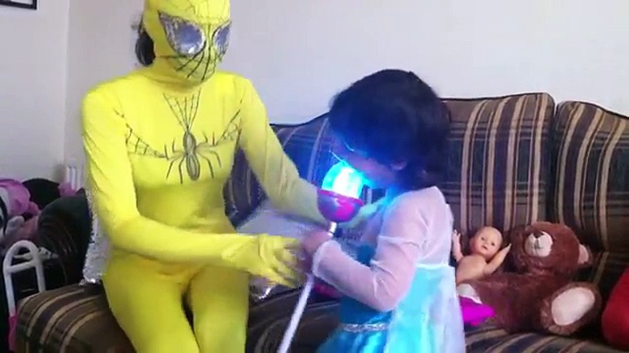 Increíble grandes a tope congelado en en bromista rosado Chica araña hombre araña superhéroes elsa rea