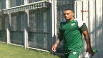 Bursaspor'da Yeniler Titi ve Ekong Ilk Çalışmaya Çıktı