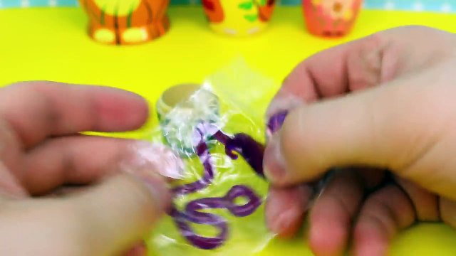 Et animaux les couleurs tasses des œufs Apprendre imbrication empilage jouets avec Surprise surprise animal zoo