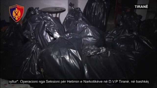 Ora News - Kapen afro 500 kg kanabis tek ish Fusha e Aviacionit, Tiranë