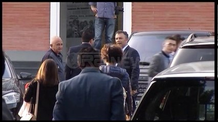 Ora News – Tërhiqen “çamët” në Kukës, i hapin krahun PD-së