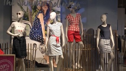 Ora News – Dy vjetori i Ring me dhurata e ulje drastike për klientët