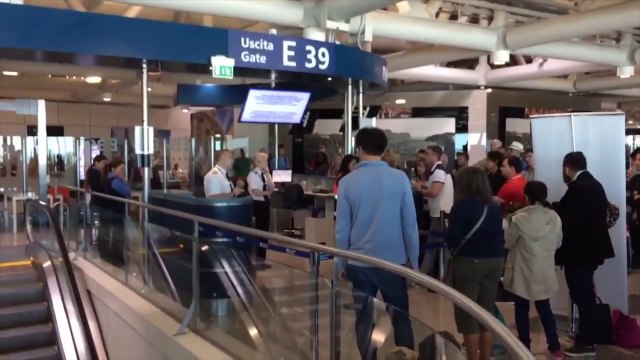 KAOS NE DY AEROPORTET E LONDRES, BIE SISTEMI KOMPJUTERIK, ANULLOHEN ME QINDRA FLUTURIME LAJM