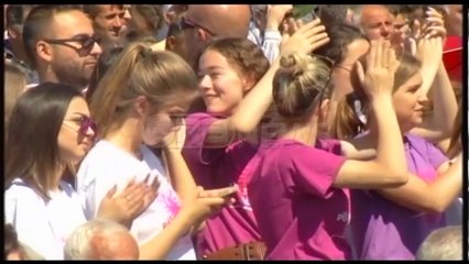 Ora News - Rama në Elbasan: Më ndihmoni për të vazhduar reformat, Basha s’bëri asgjë