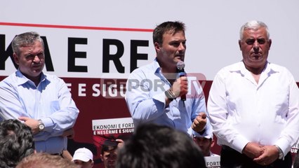 Report TV - Ekipi nis fushatën në Fier pa Bashën, u sëmur pas mitingut