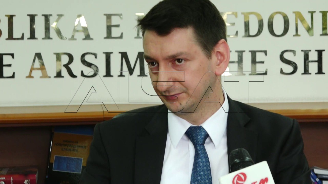 Прашањето за имињата на две училишта во Чаир останува нерешено