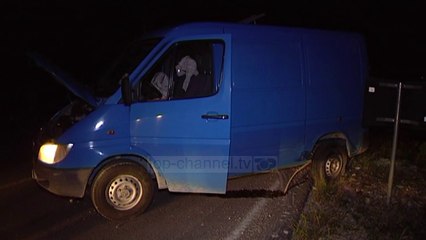 Babai i dehur përplaset me beben në makinë - Top Channel Albania - News - Lajme