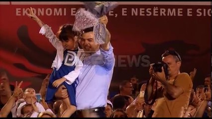 Ora News – Helmimi në miting, eksperiment me qentë për rrezatimin nga prozhektorët