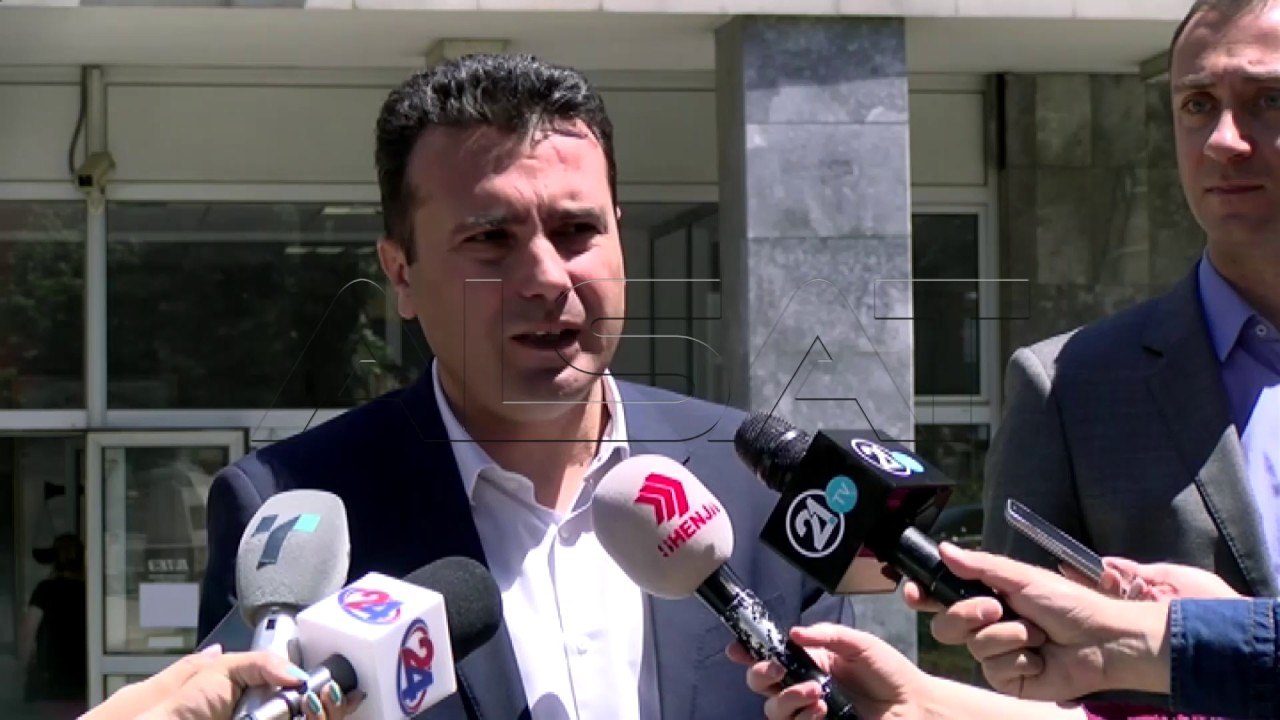 Заев во обвинителството за двојните функции на...