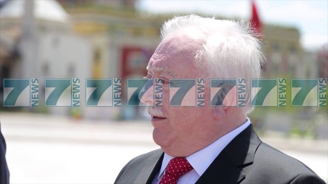 ERION VELIAJ PRET KRYETARIN E BASHKISE SE VJENES - News, Lajme - Kanali 8