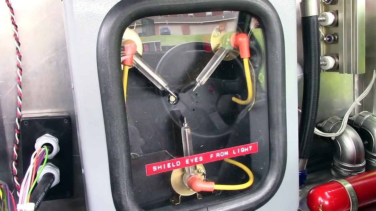 Reviews car - DeLorean Time Machine- Tour and Road Test