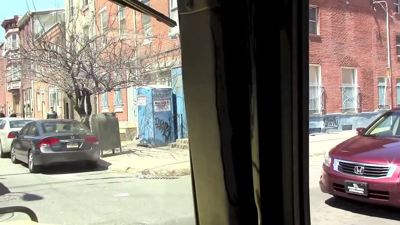 Reviews car - Driving a Huge Hummer in a Big City