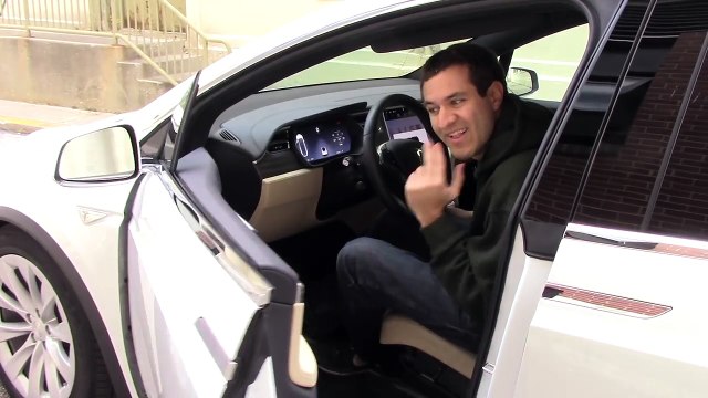Reviews car - Tesla Model X- Strange Quirks and Cool Features