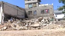 Suriyelilere Ait Göçen Ev Belediye Ekiplerince Yıkıldı