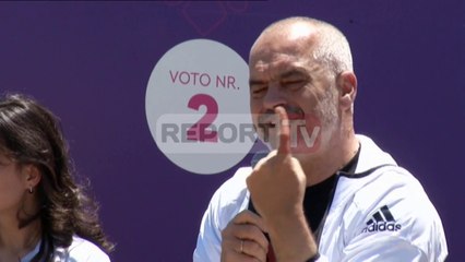 Descargar video: Report TV - Rama ironizon: Me kaq Frroka bëjani targën Lezhës “LE FRR”