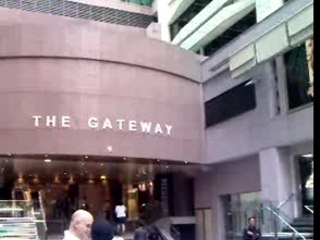 Sikh guy talking to a tourist