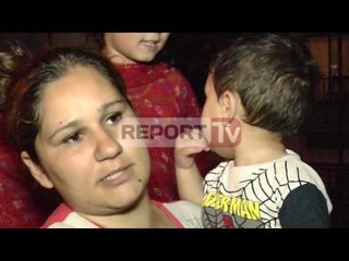 Report TV - Zjarr në një banesë në Shkozë zjarrfikësit shpëtojnë të moshuarën