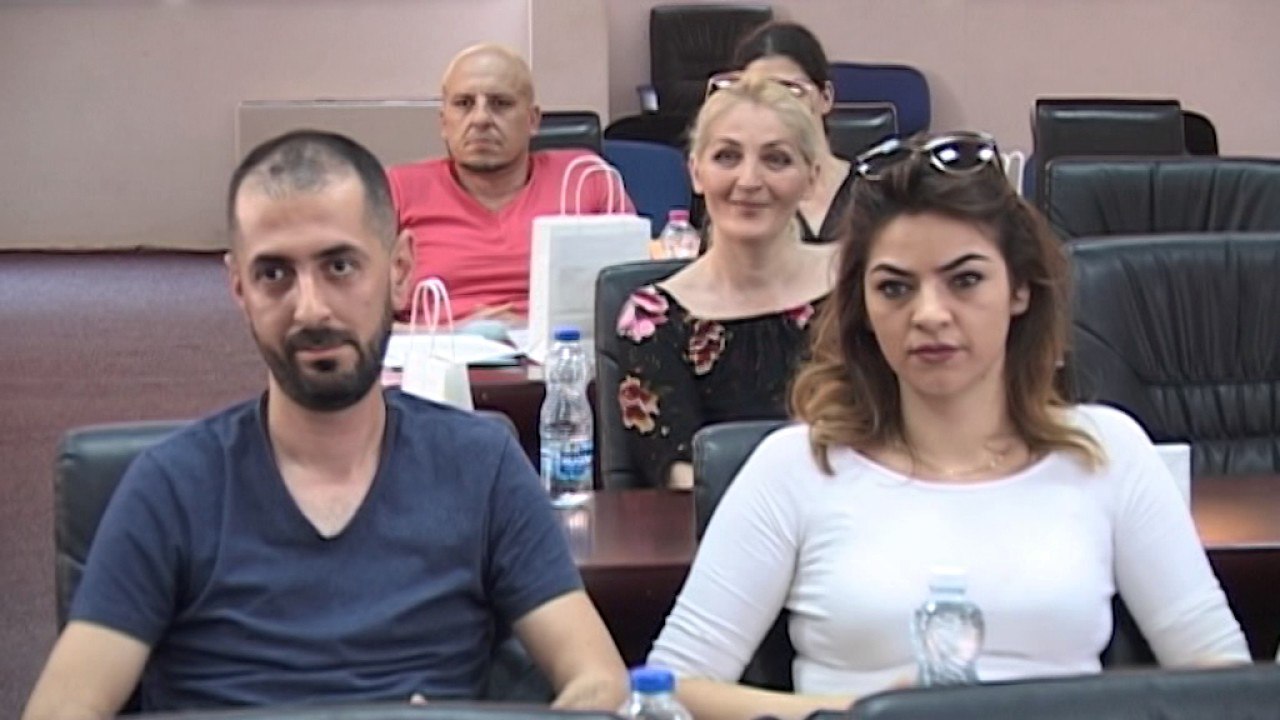 23 biznese përfitojnë grante nga komuna e Gjakovës dhe Organizata gjermane ''Help'' - Lajme