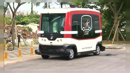 حافلة بدون سائق تستشعر وجود المشاة