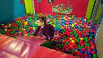 Balle des balles pour amusement amusement enfants placer jouer Cour de récréation chambre avec Centre playro