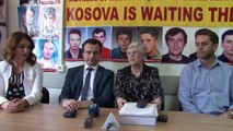 Kandidati për kryeministër nga Vetëvendosje Albin Kurti takon nënat gjakovare - Lajme