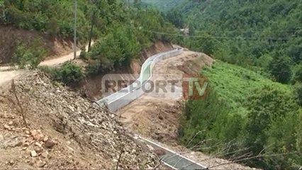 Report TV - Kurbin,djemtë emigrantë bëjnë punët që i takojnë shtetit,banorët:S’votojmë
