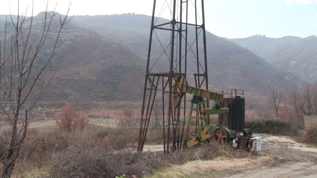Pezullohet drejtori i Albpetrol - Top Channel Albania - News - Lajme