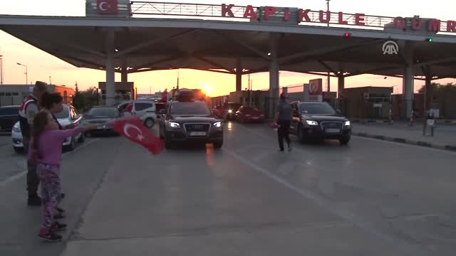 Avrupa'da Yaşayan Türk Vatandaşlarına Türk Bayraklı Karşılama