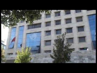 Ora News - Sekretarja e MD përplas Ministrin me DAP, do padisë Hoxhën dhe Koçiun