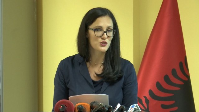 Report TV - Raporti/Në Shqipëri gratë më të kualifikuara, por më pak të paguara