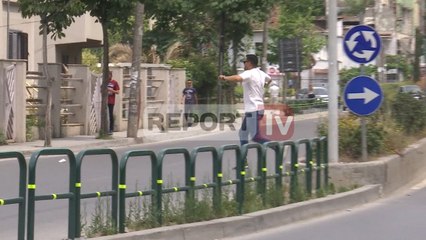 Report TV - Vëzhgim/Qytetarët injorojnë barrierat mbrojtëse e vijat e bardha