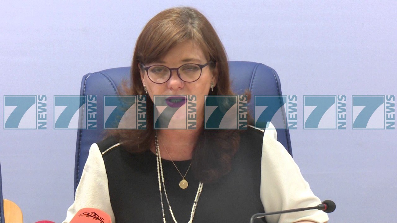 MINISTRIA E ARSIMIT E PRANON, TESTET DOLEN PARA KOHE - News, Lajme - Kanali 11