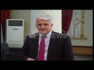 Ora News - Mungesa e Tabakut shtyn votimin në Komisionin ad-hoc, Majko e uron