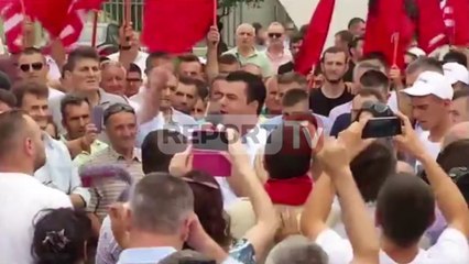 Report TV - Demokratët presin Bashën në Rinas pas fotos me Trump:Mora mbështetje